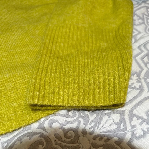 Hooked Up Women Cropped Pullover Sweater - Picture 7 of 9